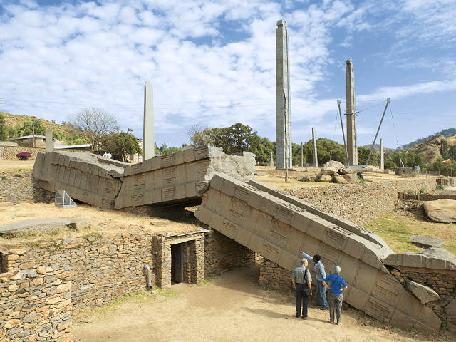 Zrutený obelisk Ramhai, Aksum, Etiópia